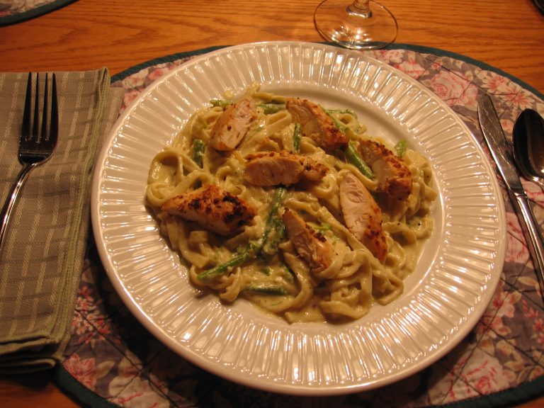 Chicken Alfredo with asparagus