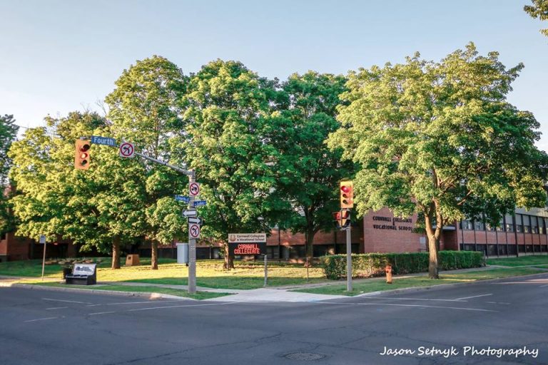 Confirmed case of COVID-19 at Cornwall Collegiate and Vocational School