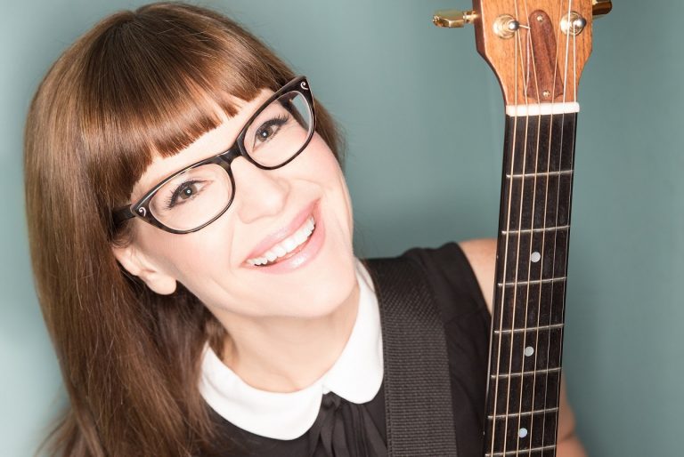 Interview with Lisa Loeb live in Ottawa on February 18th