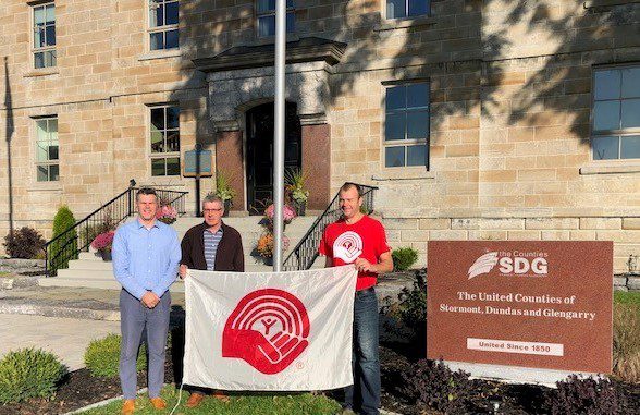 SDG Counties Raises United Way/Centraide Flag