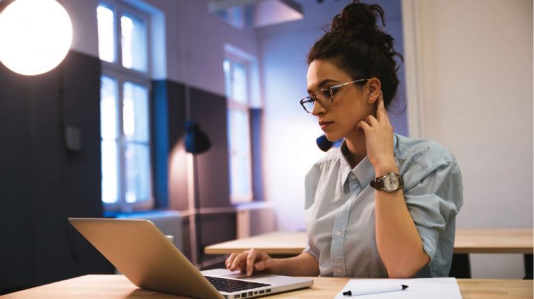 Why is modern online education becoming more popular among people?