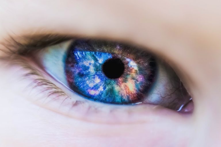 What Are Infrared Contact Lenses And How Does It Work