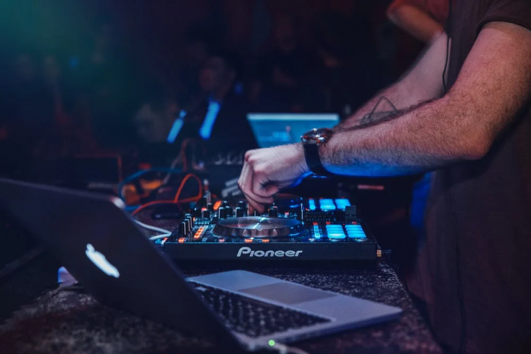 6 Things You Should Own as a Professional DJ