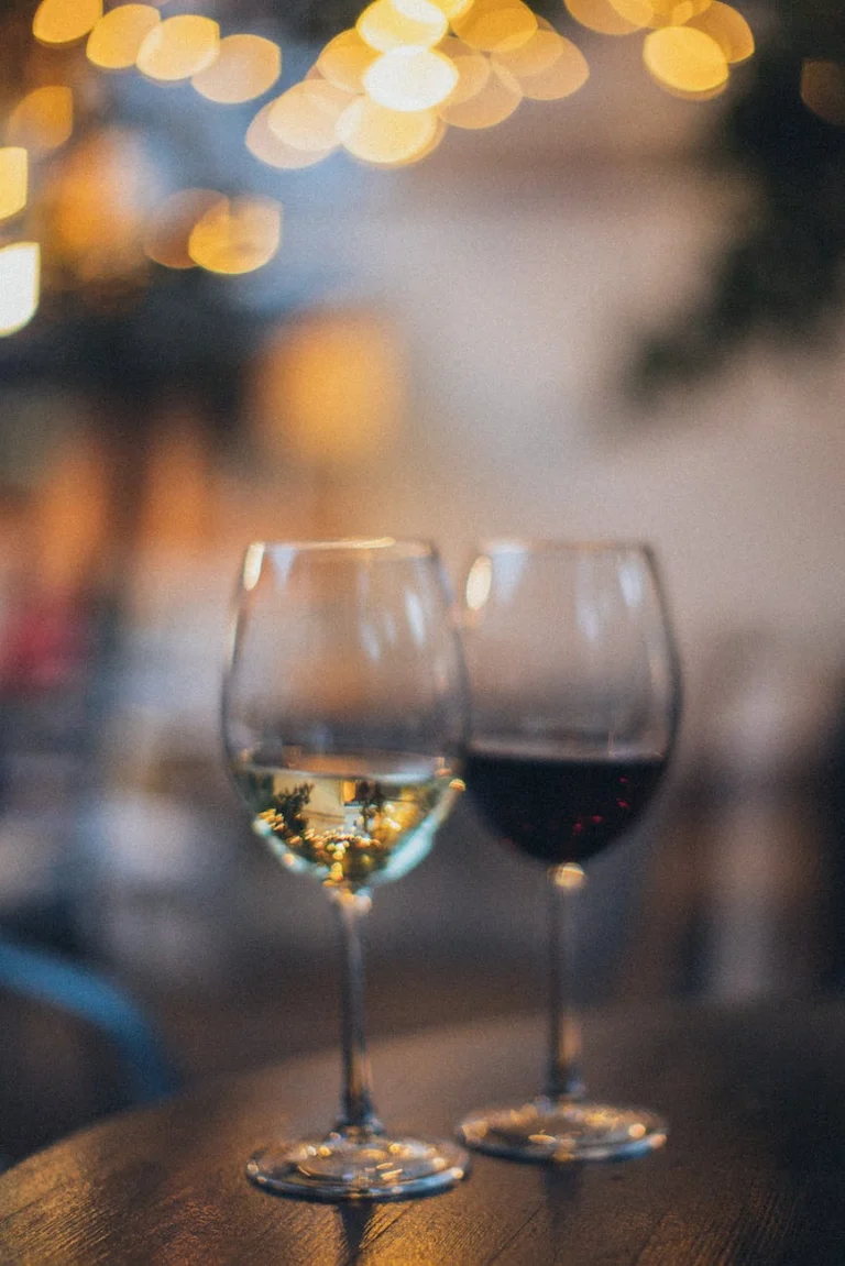 Don’t Buy Your Wine Glass Without Learning About These Fundamental Features