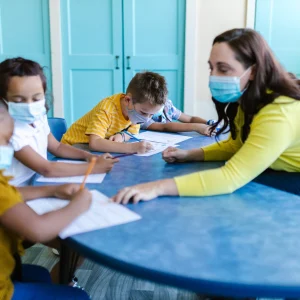 teacher teaching her students