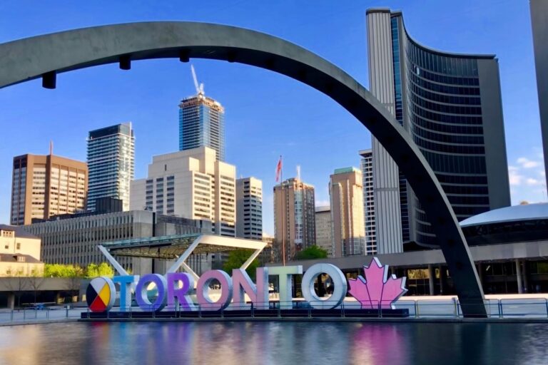 Discovering Toronto’s Cultural Scene: Museums, Galleries, and Theatres