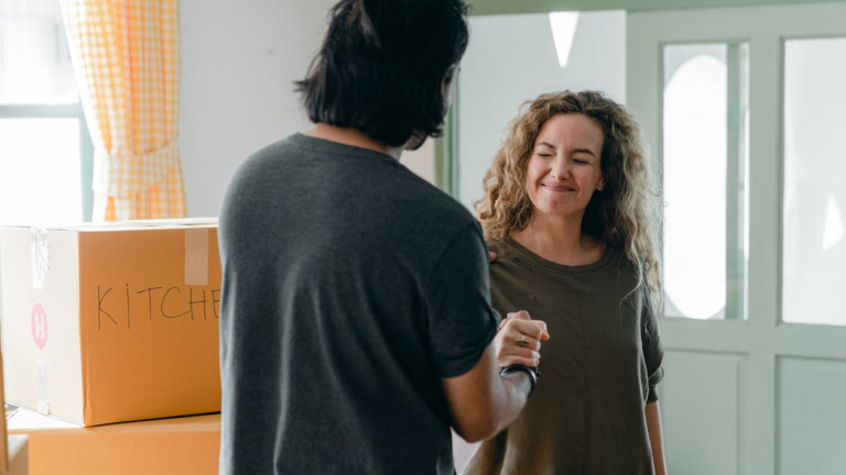 6 Excellent Pieces of Advice You Can Give to a Friend Moving Internationally