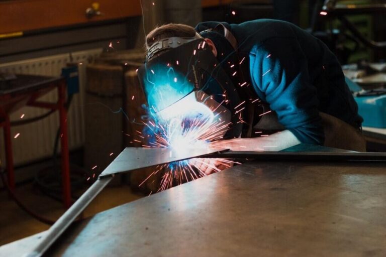 The Advantages of Hiring a Mobile Welder for Your Next Project