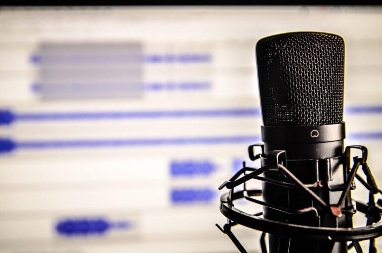 To Script or Not to Script: Finding Your Producing Style in Podcasting