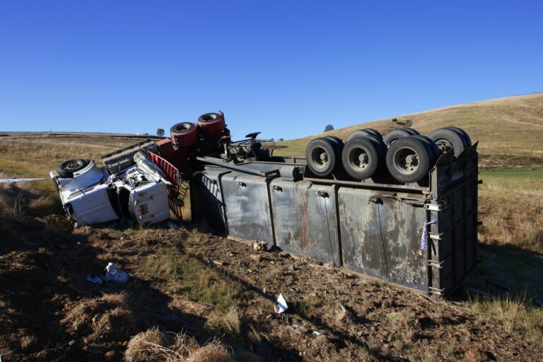 How Snapping Photographs After a Truck Accident Can Benefit Victims