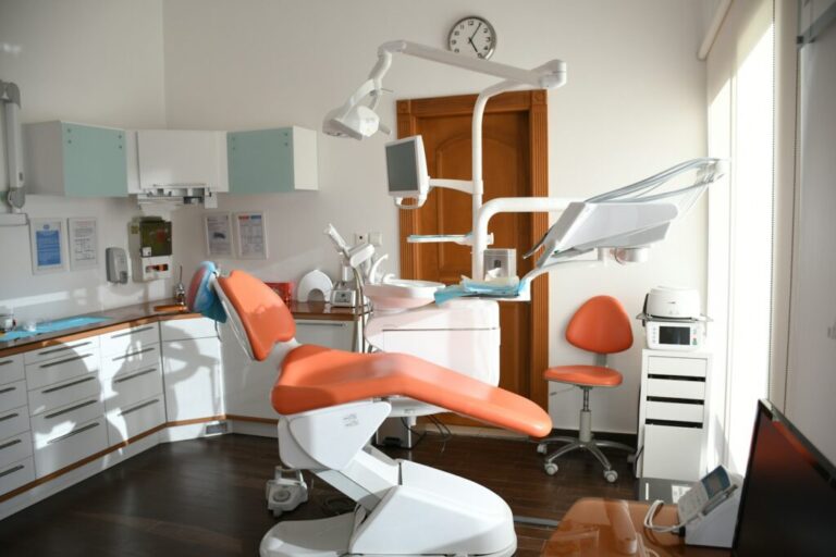 Smiles that Last: Key Considerations When Selecting a Dentist in Canada
